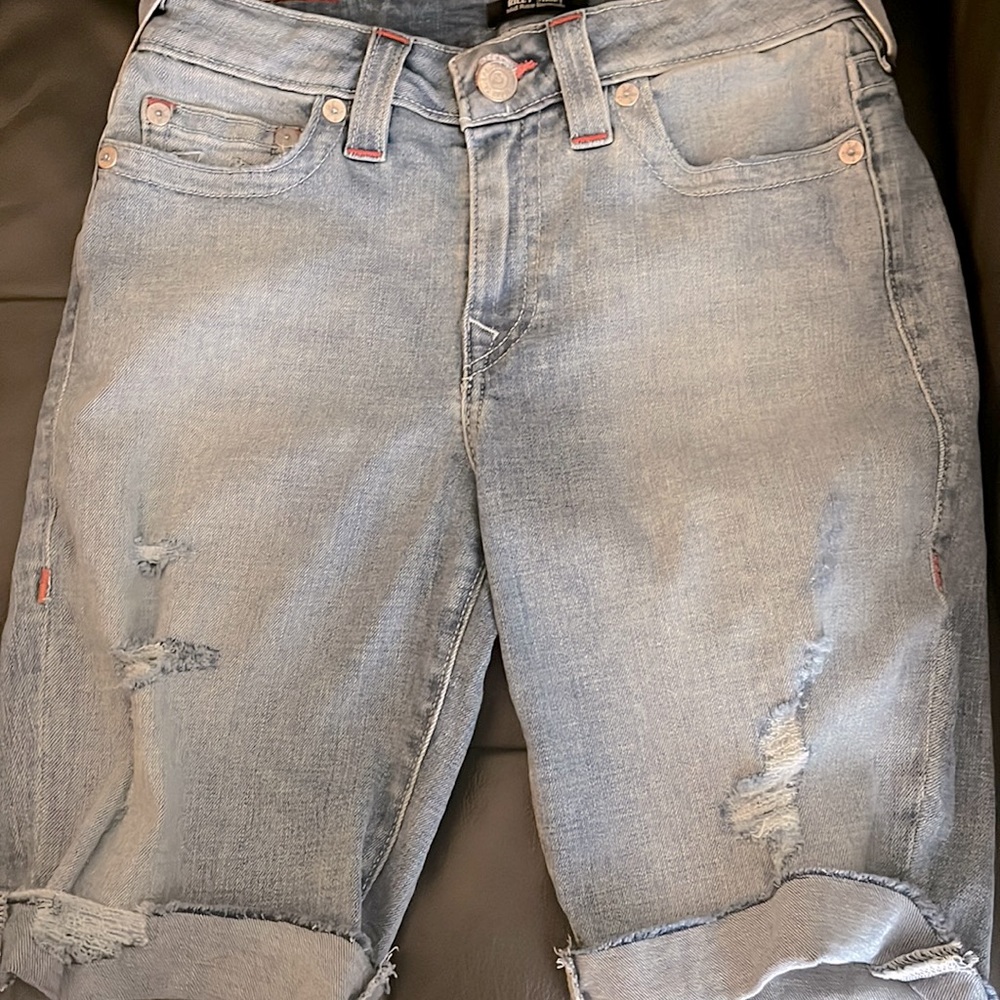 True Religion Riley Knee Short. (Size 28)